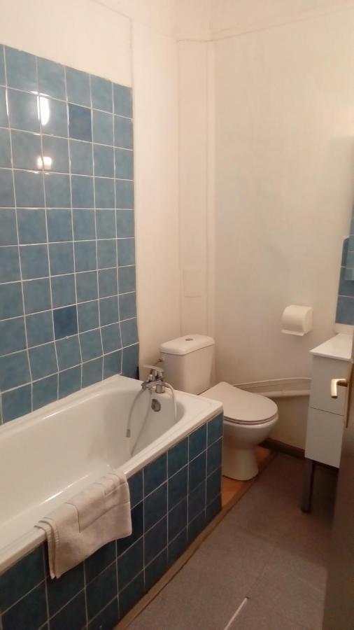 Hotel Du Cours Пертюи Экстерьер фото