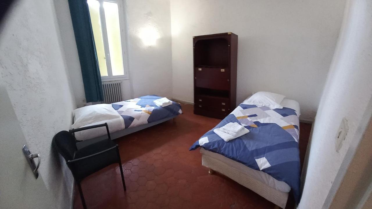Hotel Du Cours Пертюи Экстерьер фото