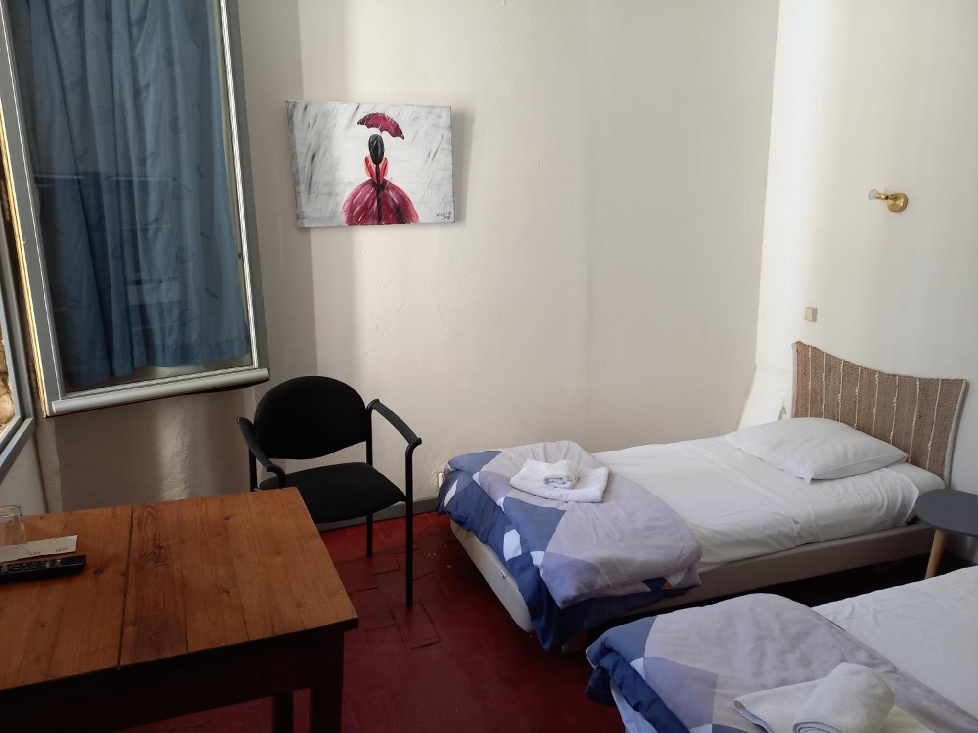 Hotel Du Cours Пертюи Экстерьер фото