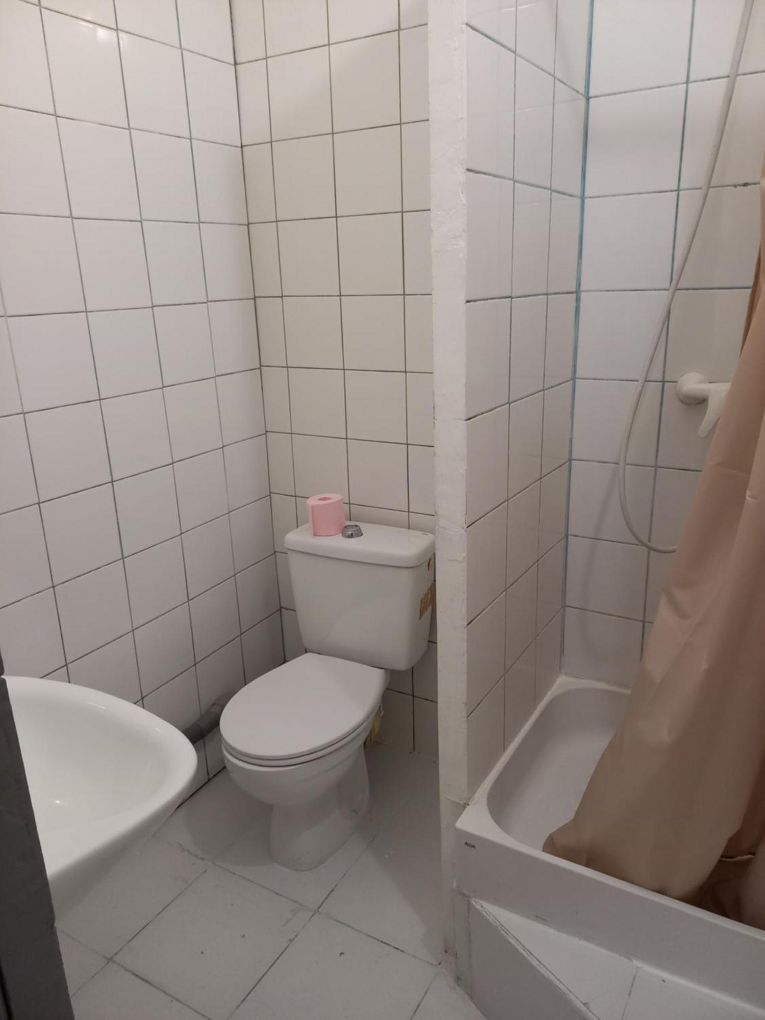 Hotel Du Cours Пертюи Экстерьер фото