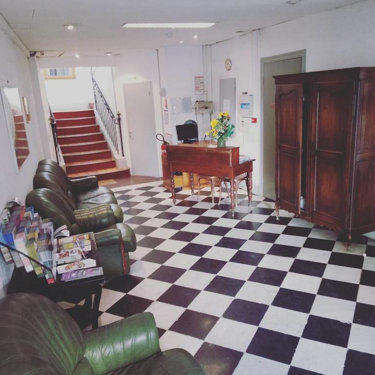 Hotel Du Cours Пертюи Экстерьер фото