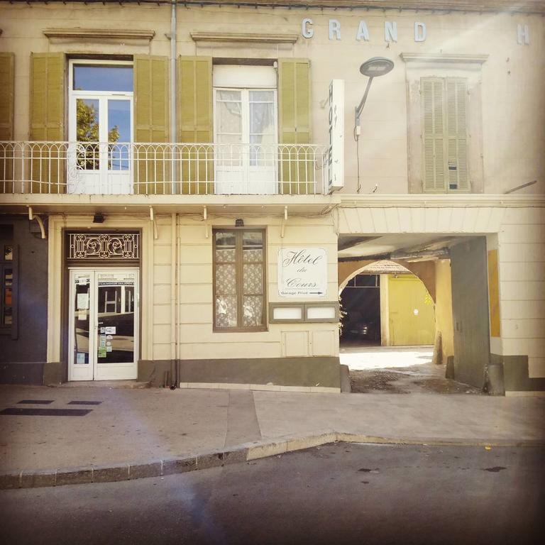 Hotel Du Cours Пертюи Экстерьер фото