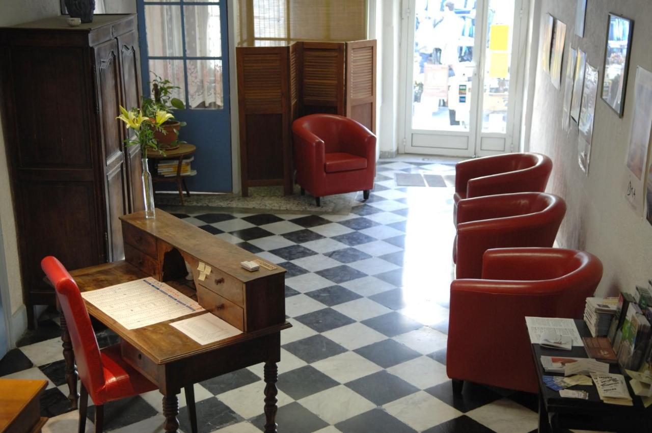 Hotel Du Cours Пертюи Экстерьер фото